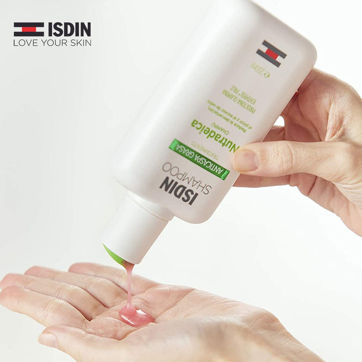 Isdin Nutradeica Oily Anti-Dandruff Treatment Shampoo 200 mL - Easy Pharmacy LLC