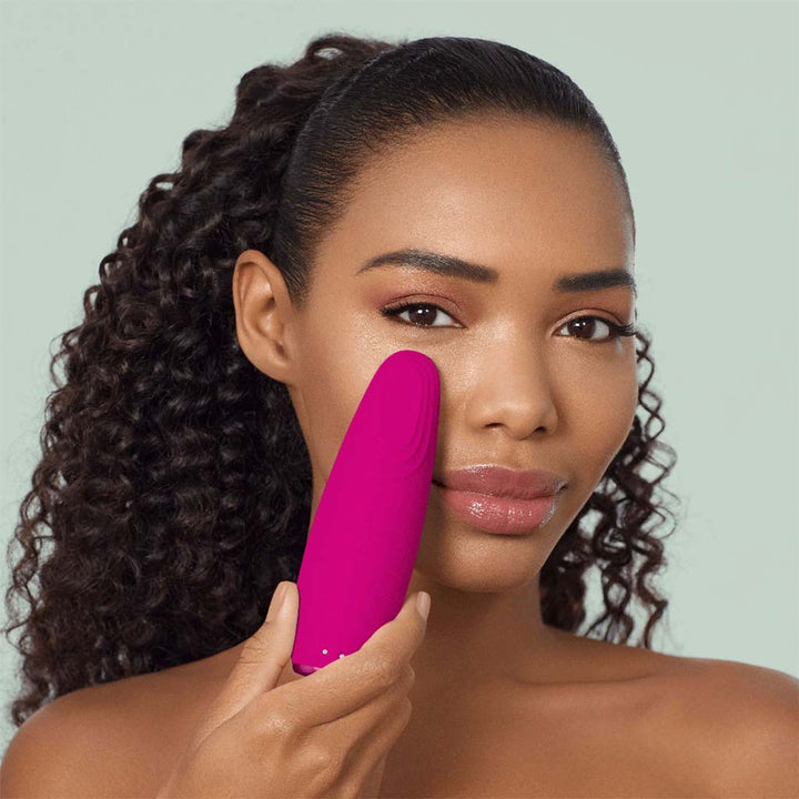Geske SmartAppGuided 6-in-1 Warm & Cool Eye Energizer For Under-Eye Puffiness In Magenta Color - Easy Pharmacy LLC
