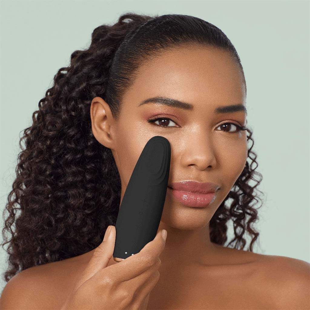 Geske SmartAppGuided 6-in-1 Warm & Cool Eye Energizer For Under-Eye Puffiness In Gray Color - Easy Pharmacy LLC
